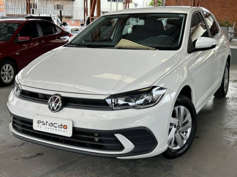 VOLKSWAGEN - POLO - 2022/2023 - Branca - R$ 82.900,00