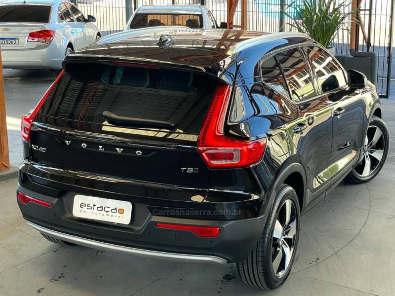 VOLVO - XC 40 - 2018/2019 - Preta - R$ 159.900,00