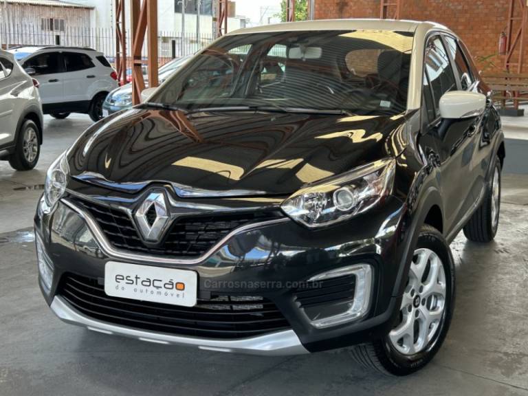 RENAULT - CAPTUR - 2017/2018 - Preta - R$ 77.900,00