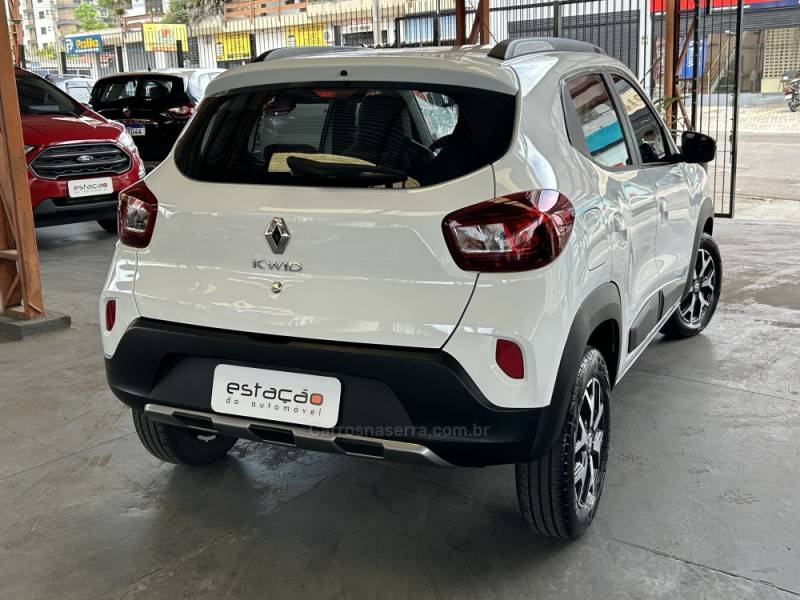 RENAULT - KWID - 2022/2023 - Branca - R$ 55.900,00