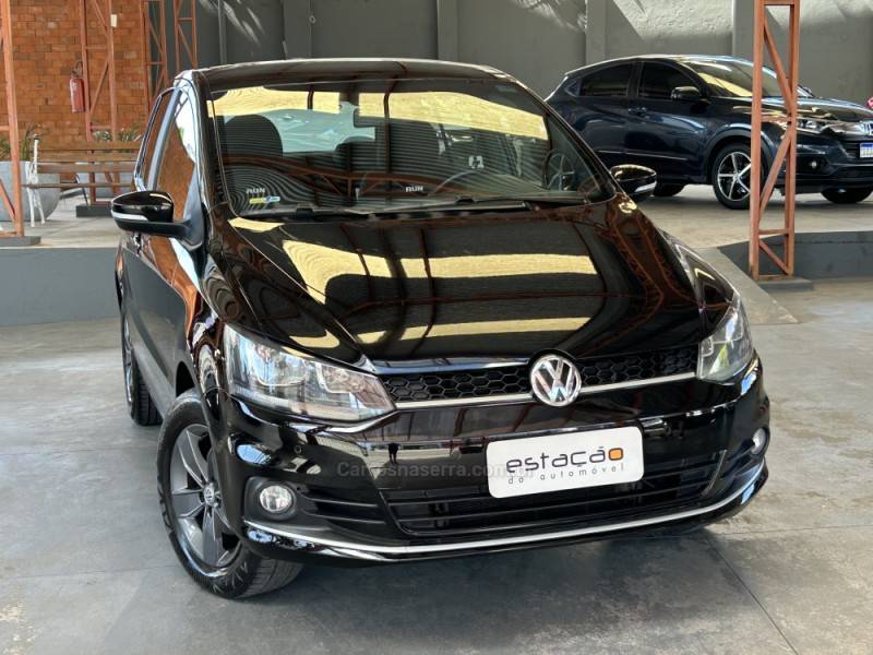 VOLKSWAGEN - FOX - 2016/2017 - Preta - R$ 57.900,00