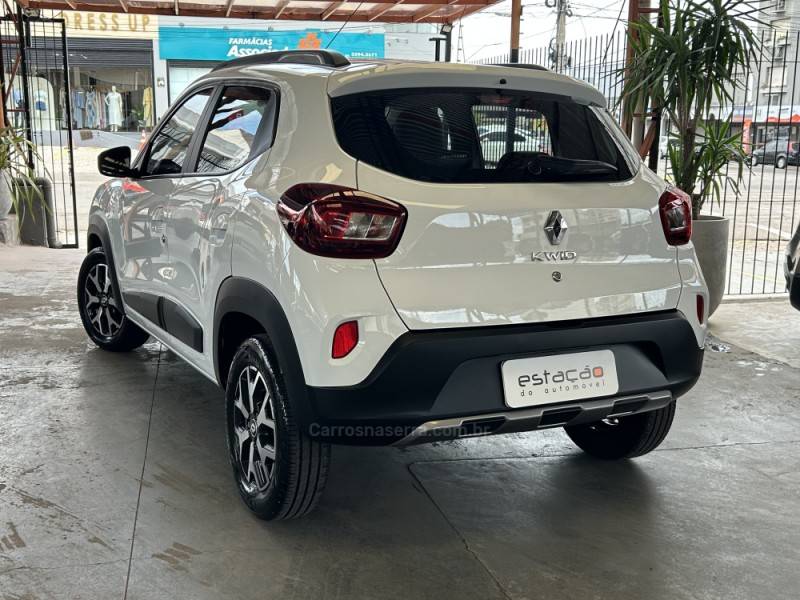 RENAULT - KWID - 2022/2023 - Branca - R$ 55.900,00