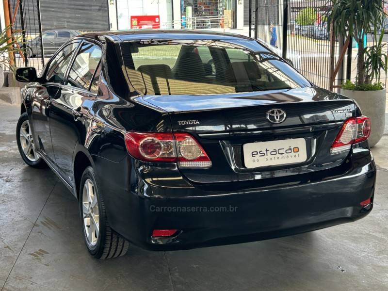 TOYOTA - COROLLA - 2013/2014 - Preta - R$ 67.900,00