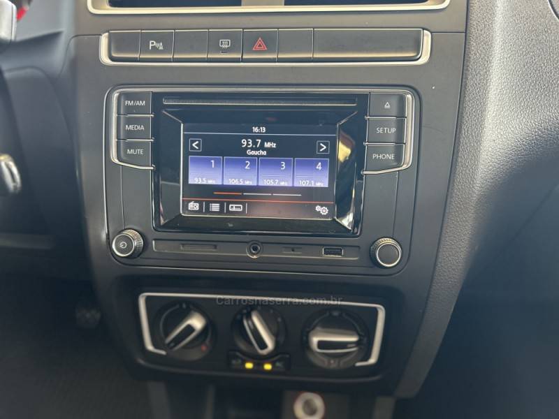 VOLKSWAGEN - FOX - 2016/2017 - Preta - R$ 57.900,00
