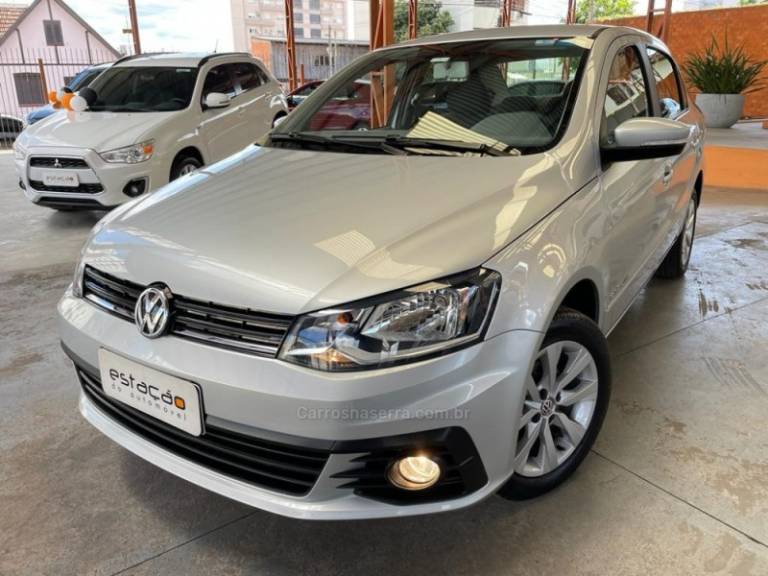 VOLKSWAGEN - VOYAGE - 2016/2017 - Prata - R$ 54.900,00