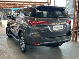 TOYOTA - HILUX SW4 - 2020/2020 - Cinza - R$ 262.900,00