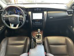 TOYOTA - HILUX SW4 - 2020/2020 - Cinza - R$ 262.900,00