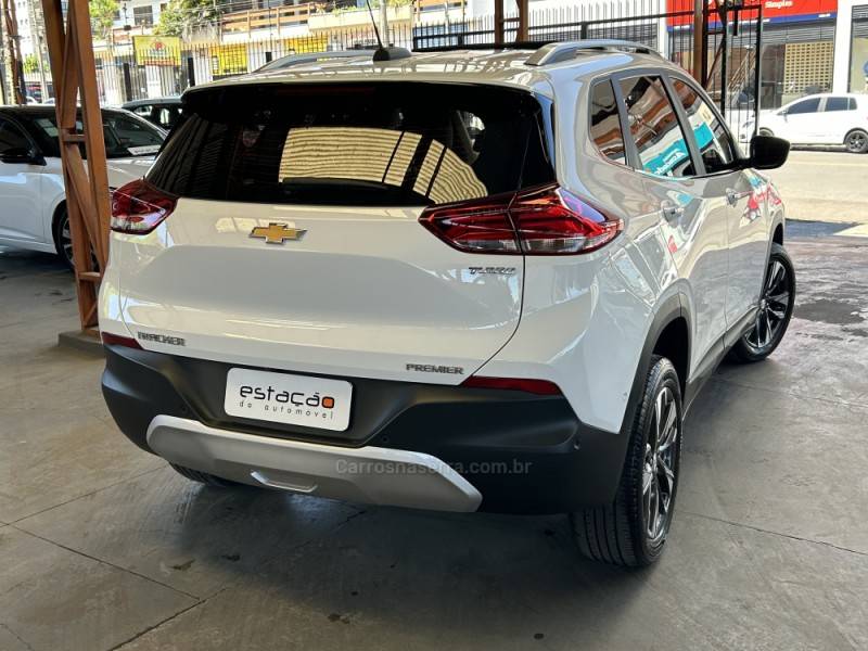 CHEVROLET - TRACKER - 2021/2022 - Branca - R$ 111.900,00