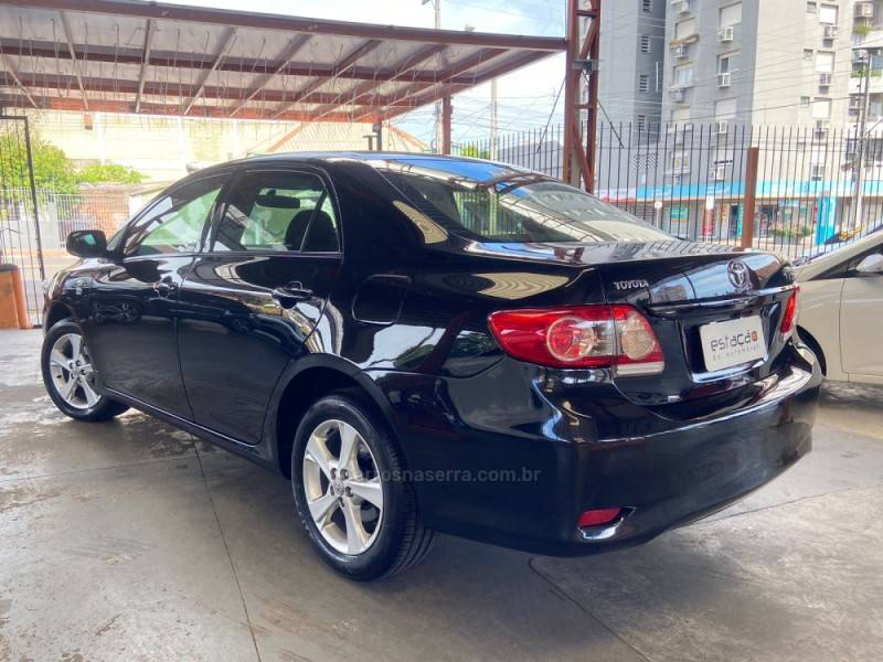 TOYOTA - COROLLA - 2013/2014 - Preta - R$ 66.900,00