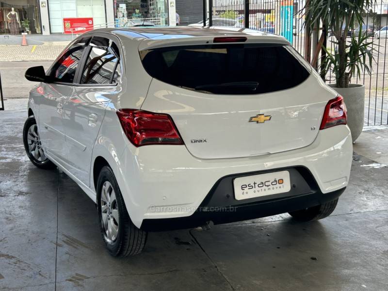 CHEVROLET - ONIX - 2019/2019 - Branca - R$ 58.900,00
