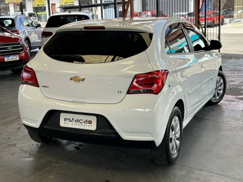 CHEVROLET - ONIX - 2019/2019 - Branca - R$ 58.900,00